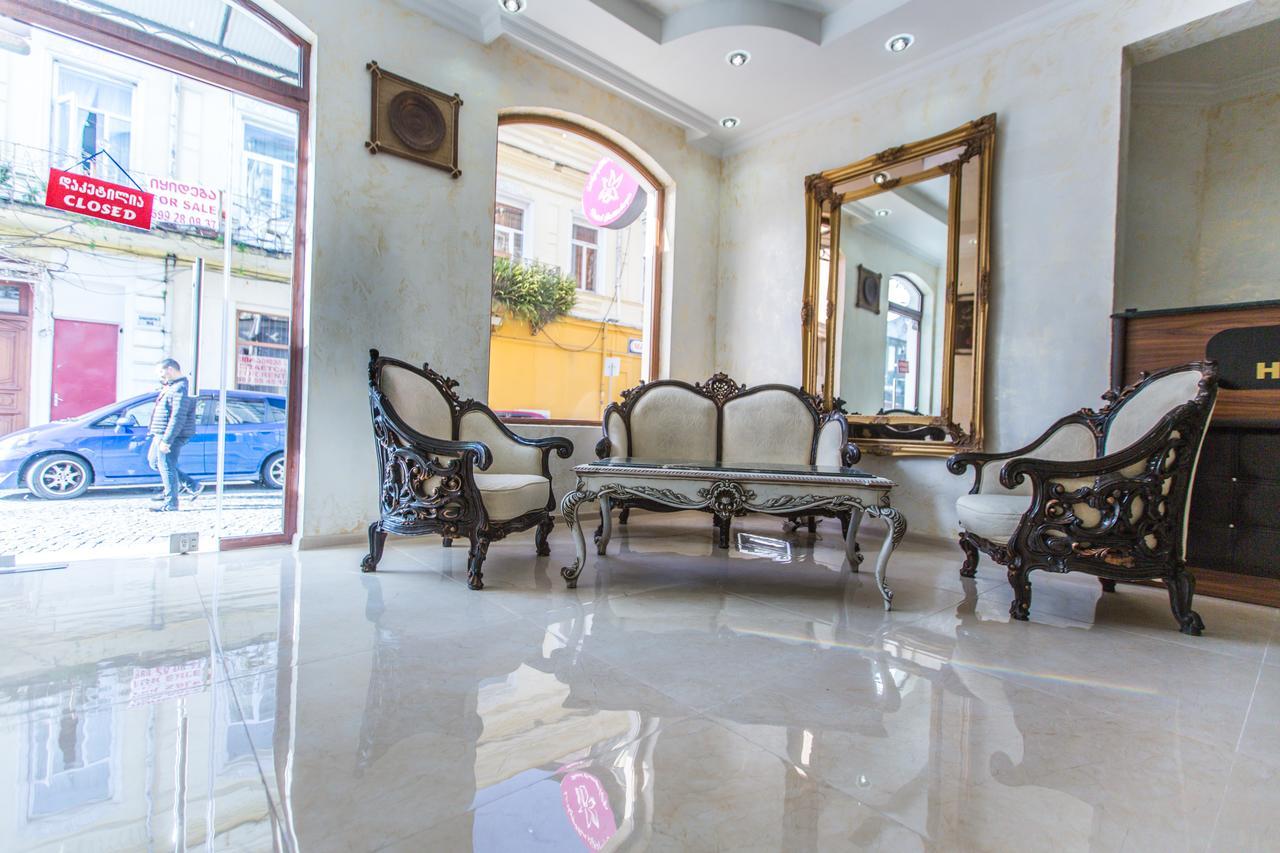 Hotel Cattaleya Batoemi Buitenkant foto