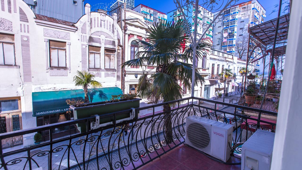 Hotel Cattaleya Batoemi Buitenkant foto