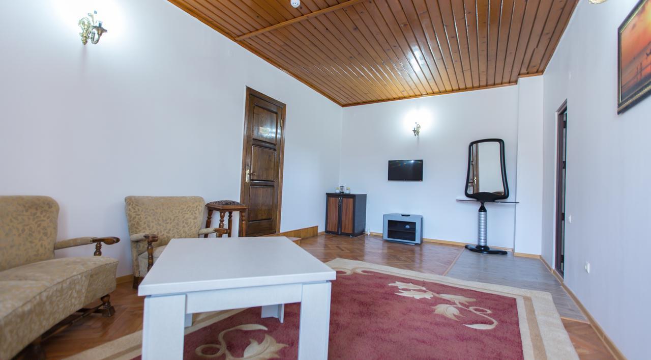 Hotel Cattaleya Batoemi Buitenkant foto