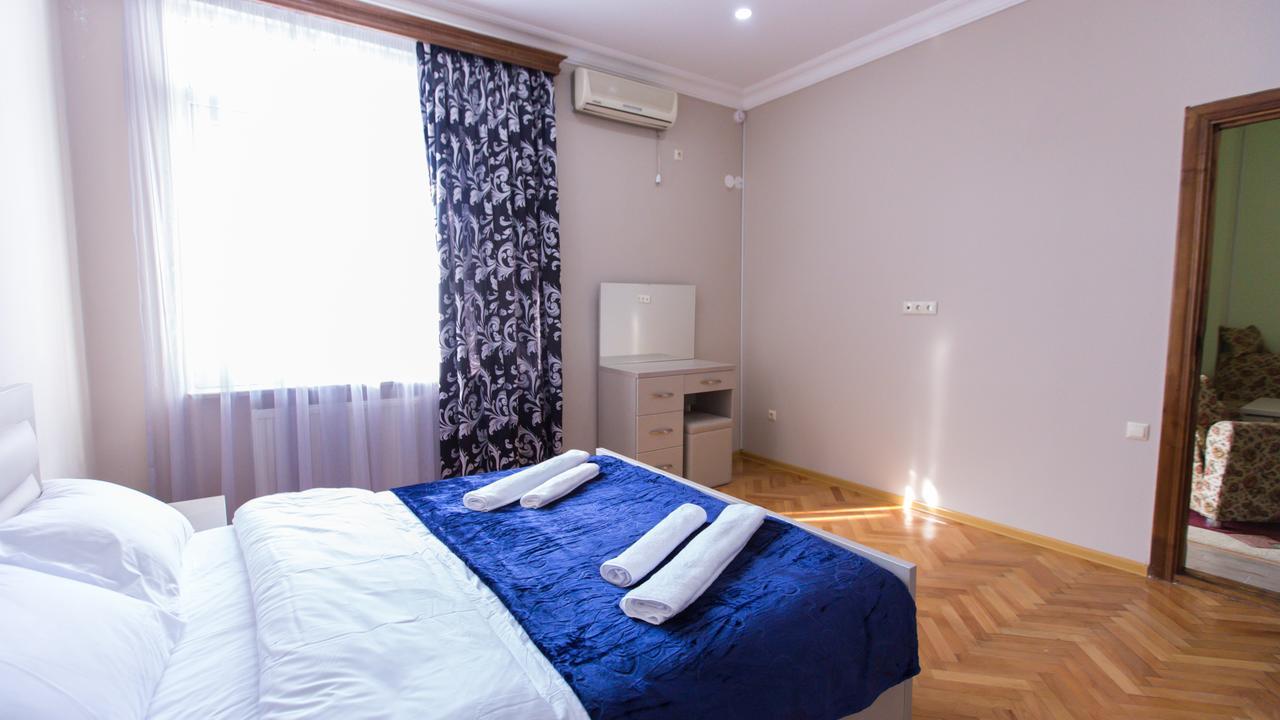 Hotel Cattaleya Batoemi Buitenkant foto
