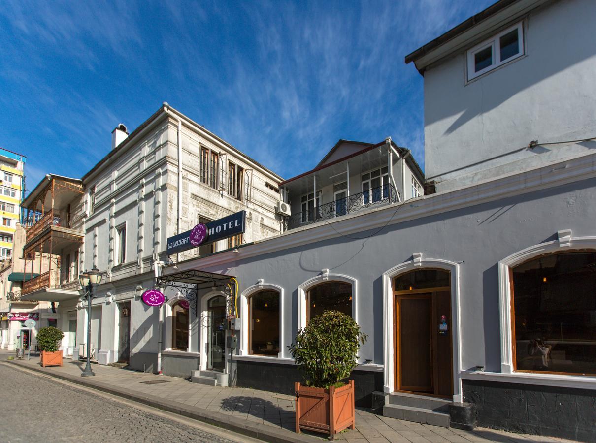 Hotel Cattaleya Batoemi Buitenkant foto